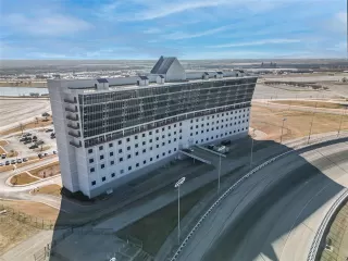 Photo #5: 20410033 Listing