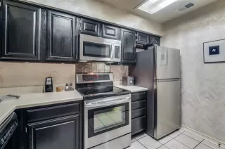 Photo #4: 20775666 Listing