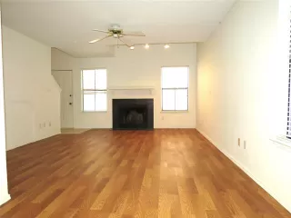 Photo #4: 20818918 Listing