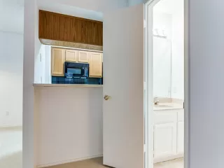 Photo #5: 20818918 Listing