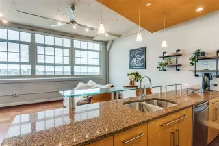 Photo #2: 20831045 Listing