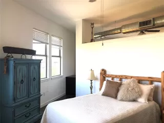 Photo #5: 20861604 Listing