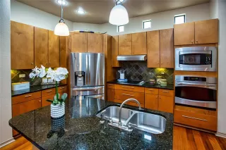 Photo #4: 20884872 Listing