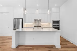 Photo #4: 20889979 Listing 