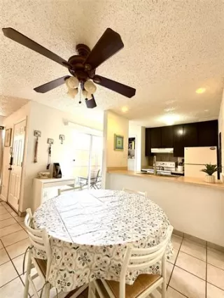 Photo #4: 20896298 Listing