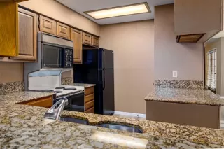 Photo #5: 20898376 Listing