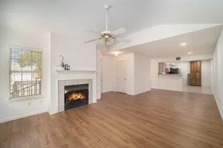 Photo #5: 20909082 Listing