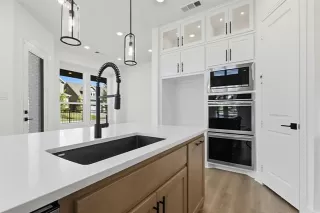 Photo #4: 20910003 Listing