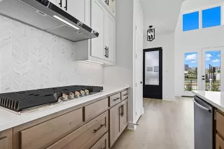 Photo #5: 20910003 Listing