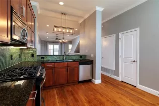 Photo #2: 20910968 Listing