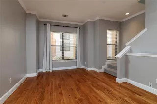 Photo #4: 20910968 Listing