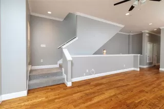 Photo #5: 20910968 Listing