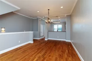 Photo #6: 20910968 Listing