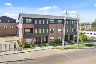 Photo #2: 20912530 Listing