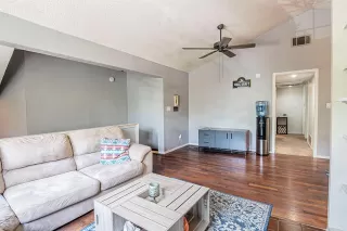 Photo #4: 20913186 Listing 