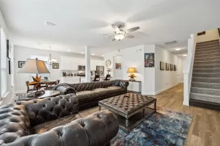 Photo #5: 20914257 Listing