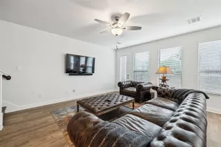 Photo #6: 20914257 Listing