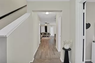 Photo #5: 20916413 Listing