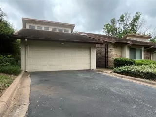 Photo #2: 20922008 Listing 