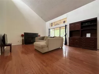 Photo #3: 20922008 Listing 