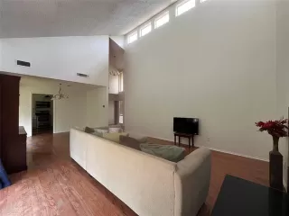 Photo #4: 20922008 Listing 