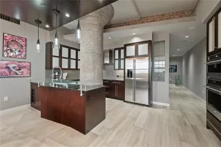 Photo #5: 20933845 Listing