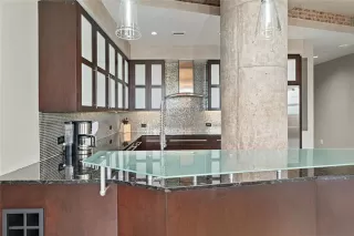 Photo #6: 20933845 Listing