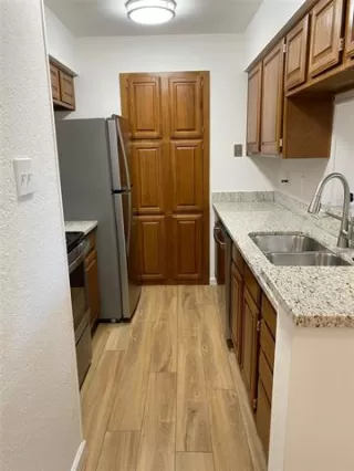 Photo #5: 20942623 Listing