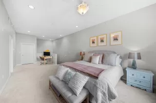 Photo #4: 20942905 Listing