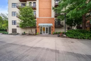 Photo #6: 20942905 Listing