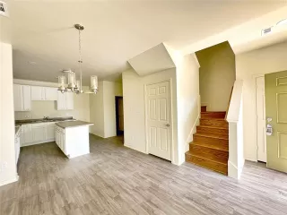 Photo #6: 20944727 Listing