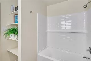 Photo #6: 20944831 Listing