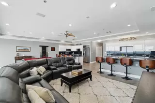 Photo #2: 20951960 Listing