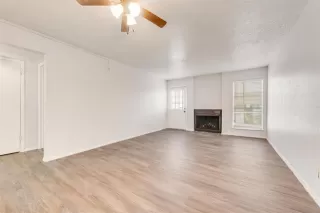 Photo #4: 20956947 Listing