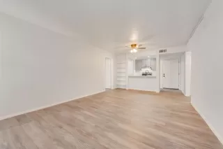 Photo #5: 20956947 Listing