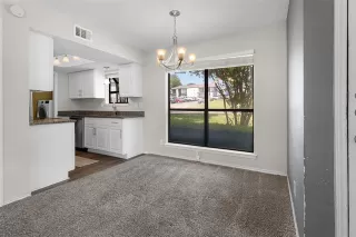 Photo #5: 20957077 Listing 