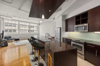 Photo #4: 20961452 Listing