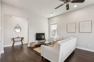 Photo #4: 20963882 Listing