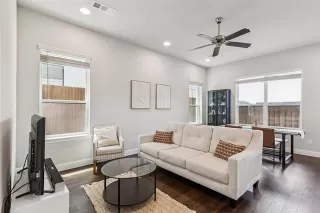 Photo #5: 20963882 Listing