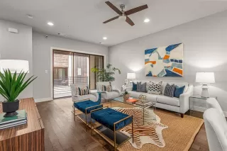 Photo #5: 20964000 Listing