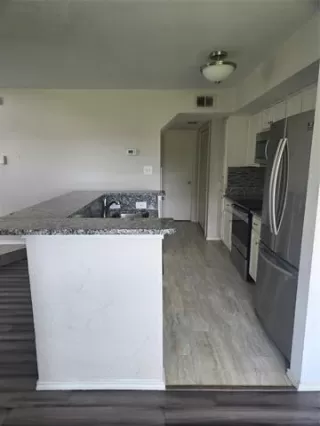 Photo #6: 20976086 Listing