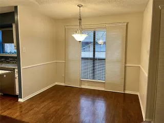 Photo #4: 20982741 Listing