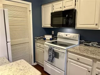 Photo #5: 20982741 Listing