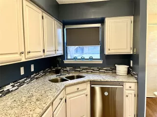 Photo #6: 20982741 Listing