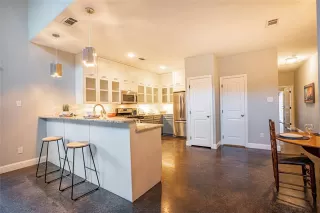 Photo #4: 20982762 Listing