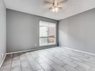 Photo #6: 20984187 Listing