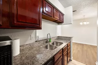 Photo #5: 20984189 Listing 