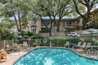 Photo #6: 20988345 Listing 