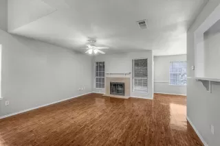 Photo #4: 20997225 Listing