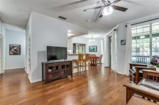 Photo #4: 20998699 Listing